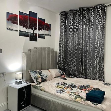 3 Bedroom Whalley Aparthotel Бернлі Екстер'єр фото