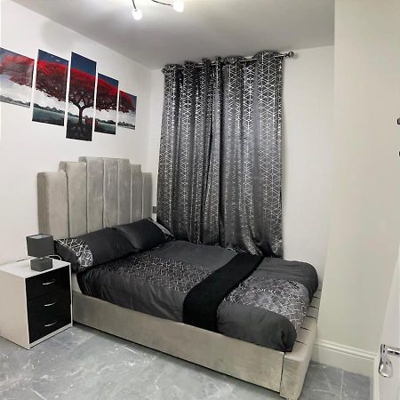 3 Bedroom Whalley Aparthotel Бернлі Екстер'єр фото
