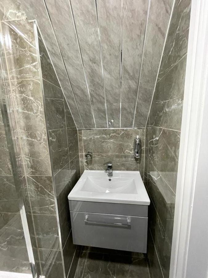 3 Bedroom Whalley Aparthotel Бернлі Екстер'єр фото